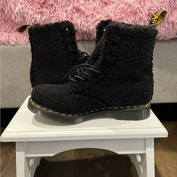 DR MARTENS BLACK 1460 PASCAL
SHEARLING FAUX FUR COMBAT MOTO LACE UP SIZE 8 BOOTS - Picture 10 of 14